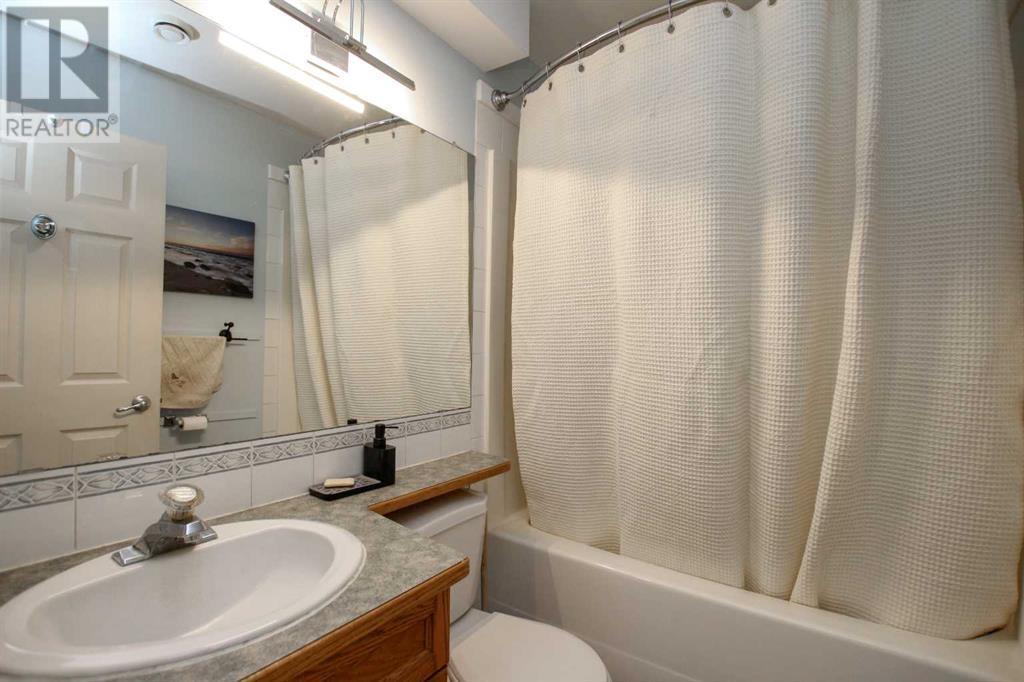 Photo 21 of 1 4622 44 Street, Sylvan Lake AB
