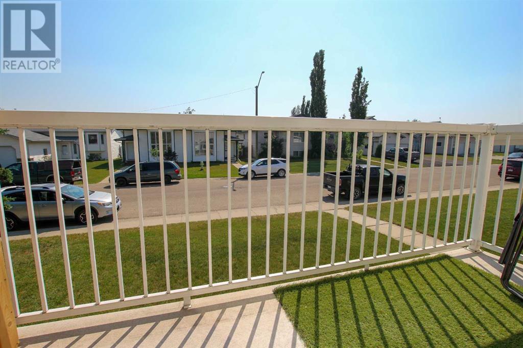 Photo 8 of 1 4622 44 Street, Sylvan Lake AB