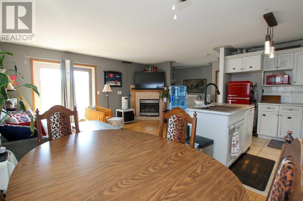 Photo 15 of 1 4622 44 Street, Sylvan Lake AB