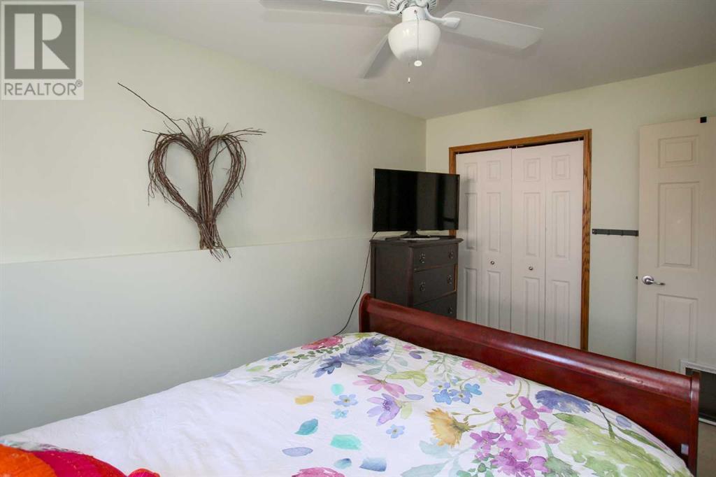 Photo 18 of 1 4622 44 Street, Sylvan Lake AB