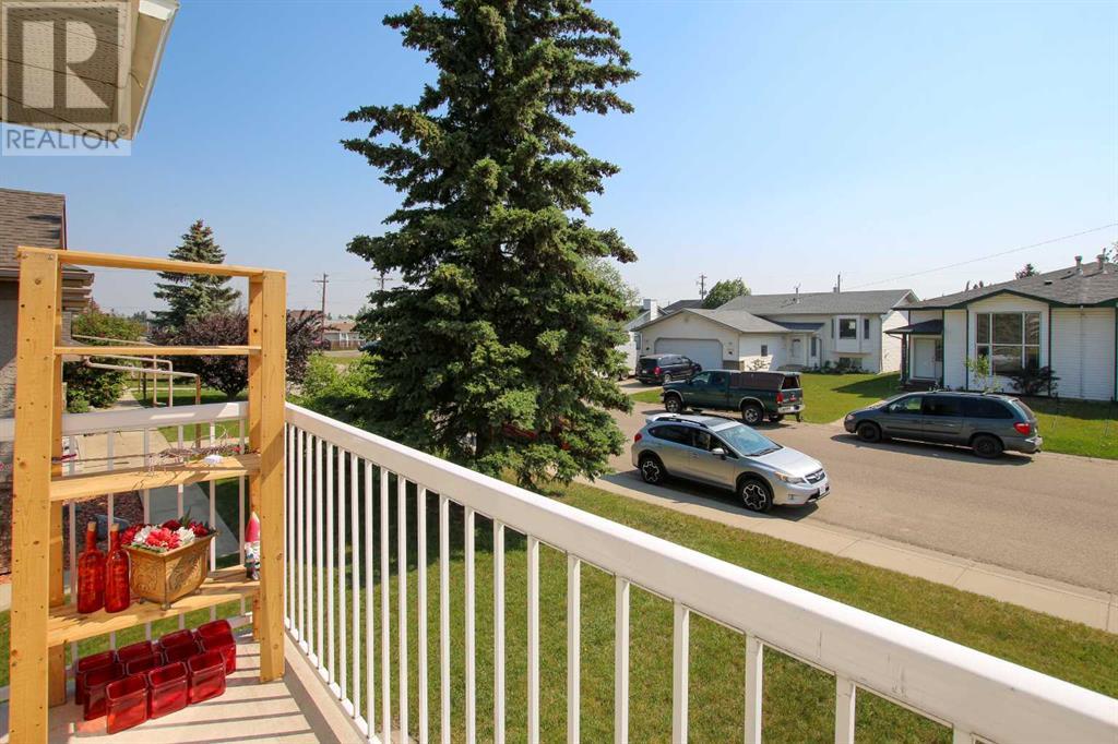 Photo 9 of 1 4622 44 Street, Sylvan Lake AB