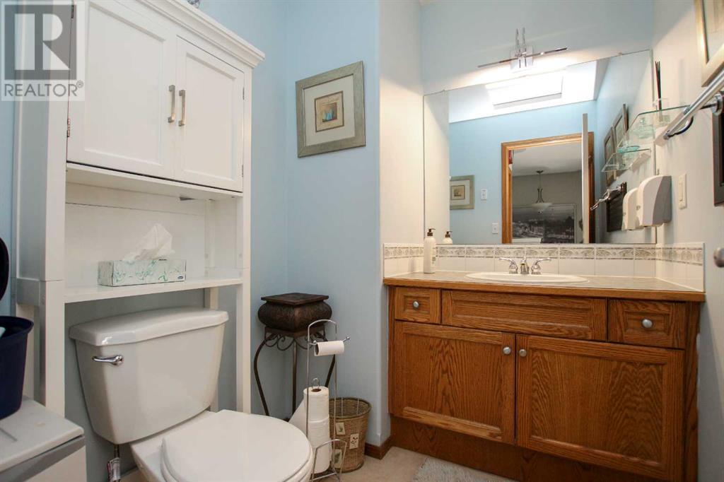 Photo 16 of 1 4622 44 Street, Sylvan Lake AB