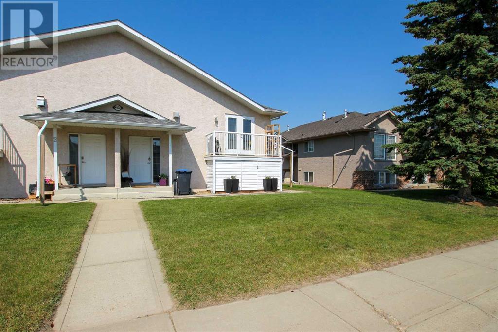 Photo 2 of 1 4622 44 Street, Sylvan Lake AB