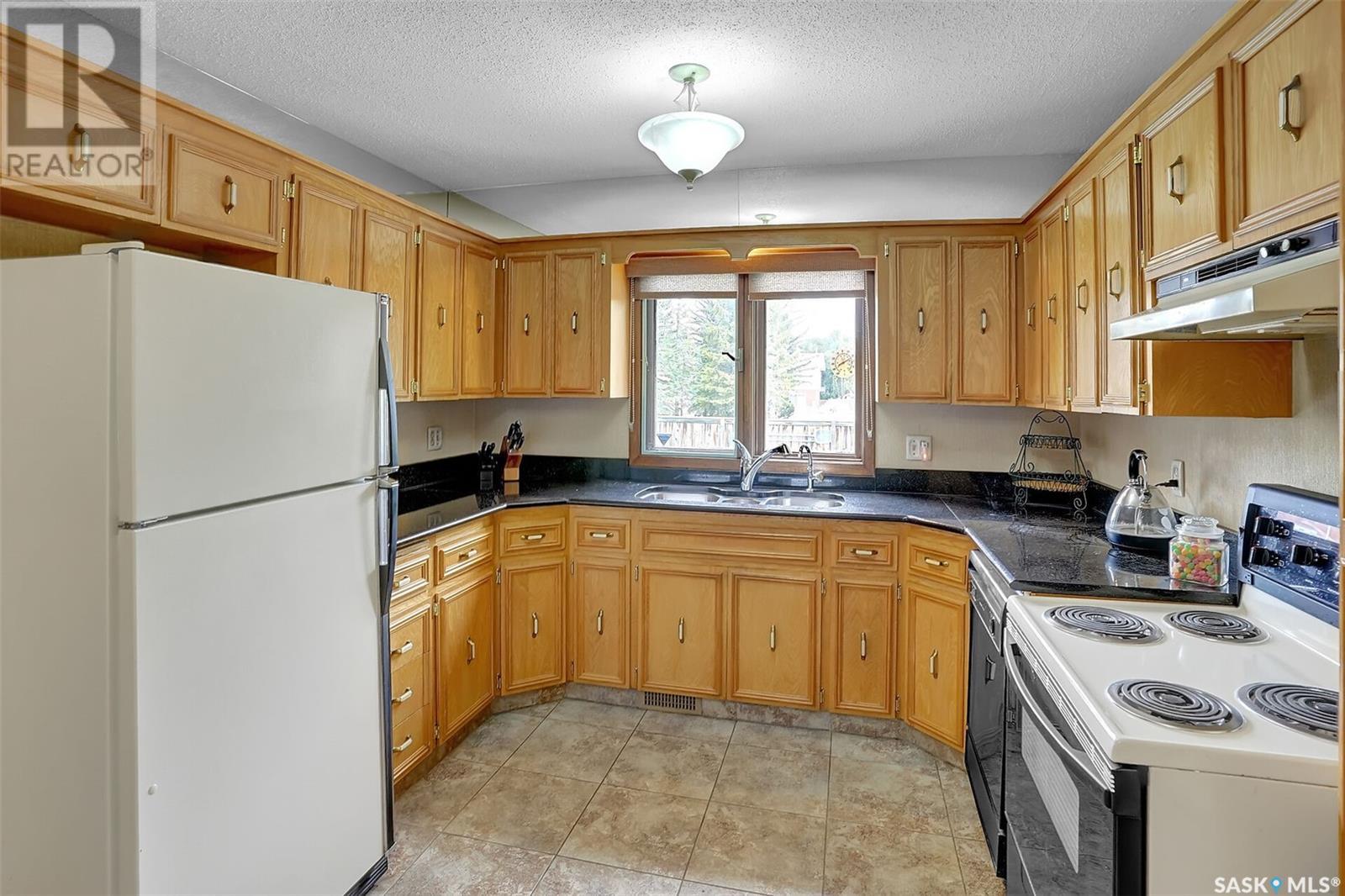 Single Family House 2 Level for Sale in  Selkirk CRESCENT Regina 