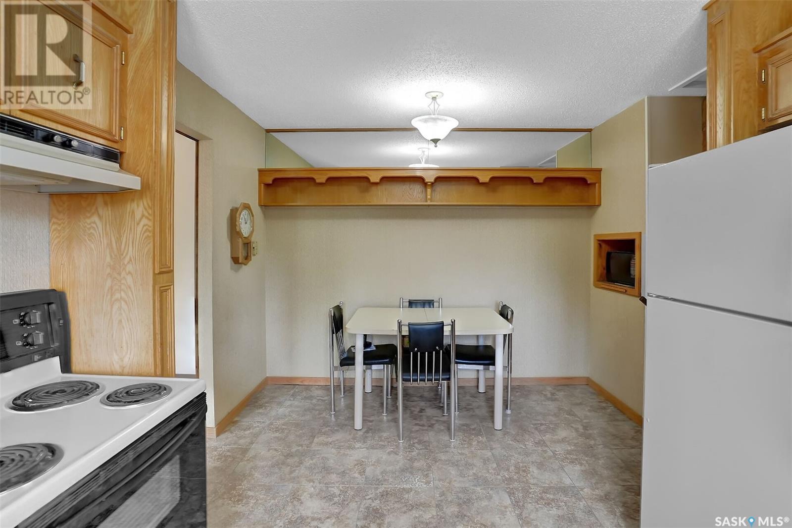 Single Family House 2 Level for Sale in  Selkirk CRESCENT Regina 