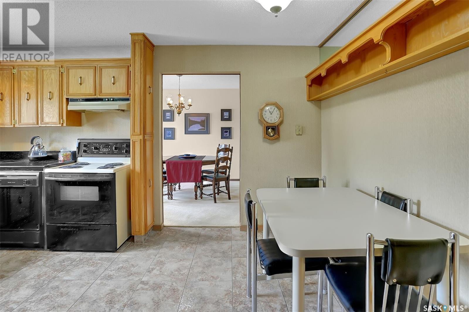 Single Family House 2 Level for Sale in  Selkirk CRESCENT Regina 