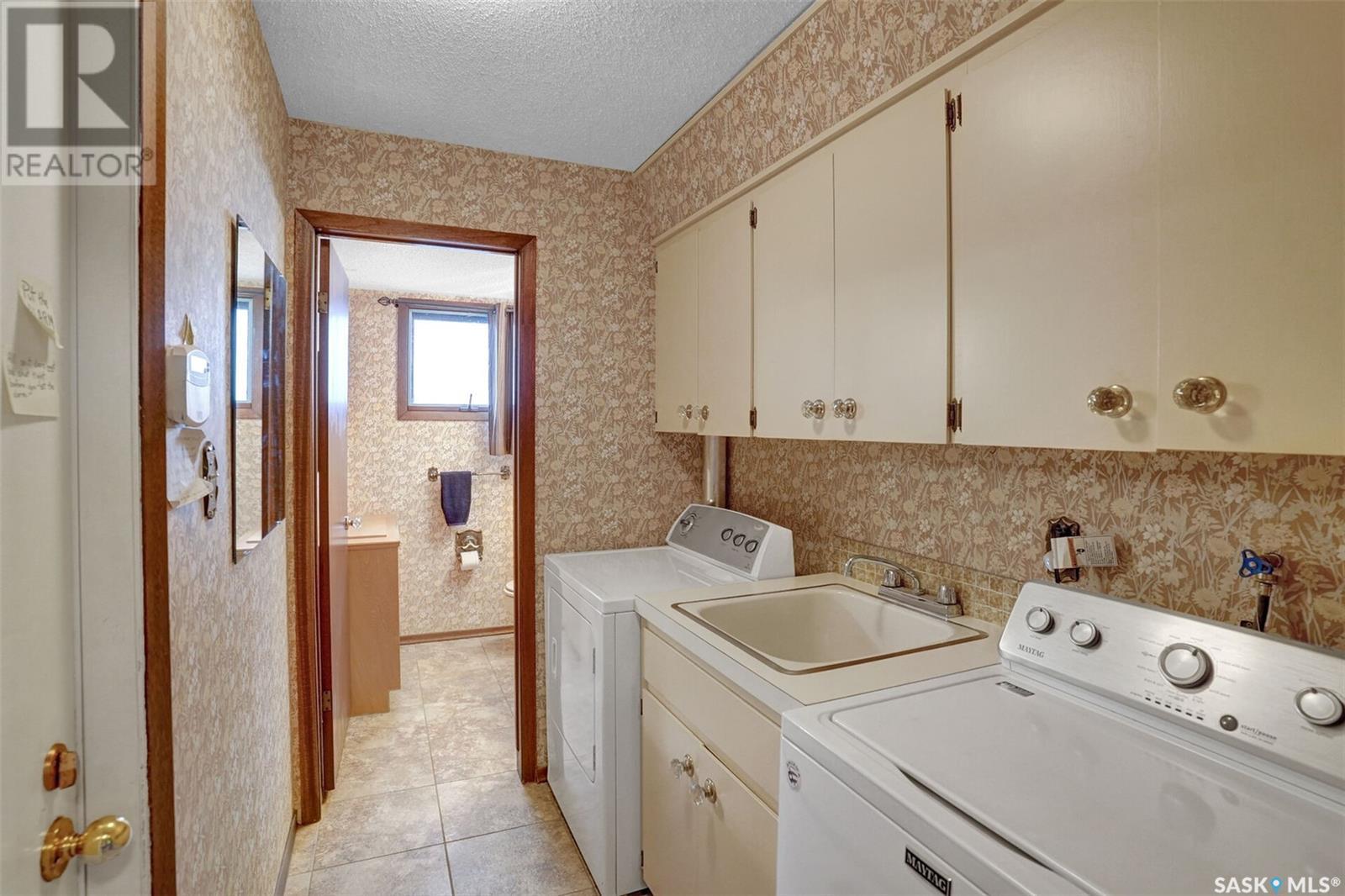Single Family House 2 Level for Sale in  Selkirk CRESCENT Regina 