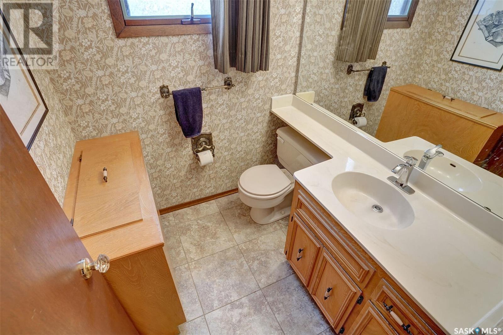 Single Family House 2 Level for Sale in  Selkirk CRESCENT Regina 