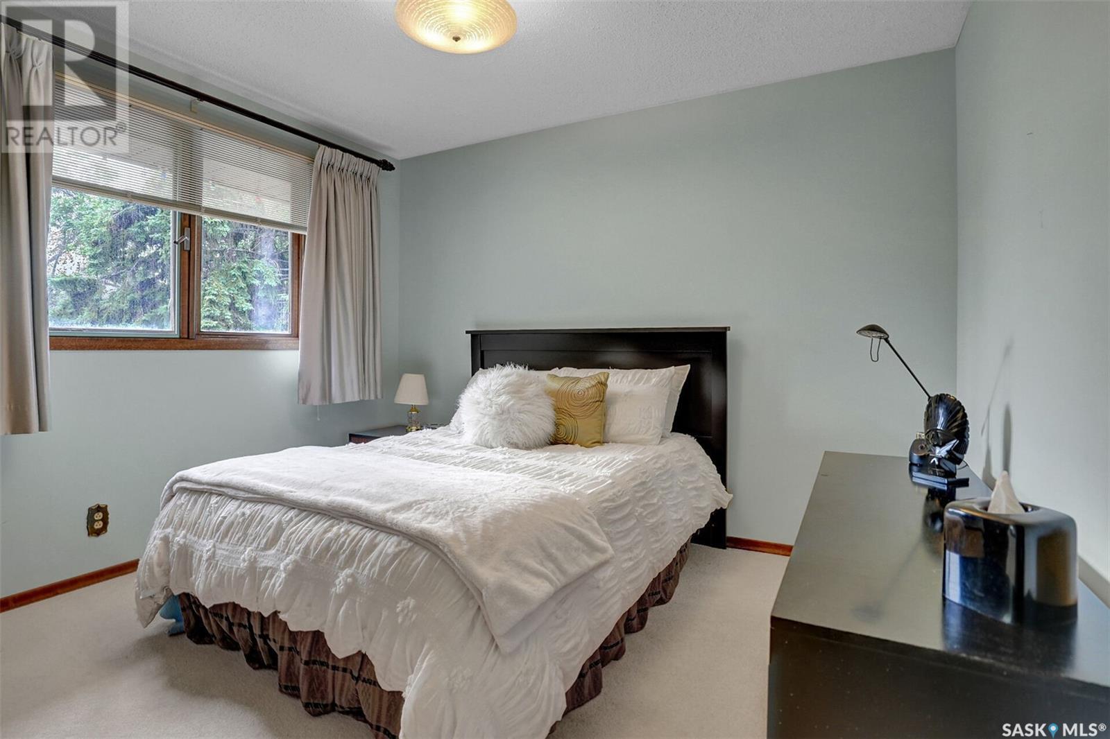 Single Family House 2 Level for Sale in  Selkirk CRESCENT Regina 