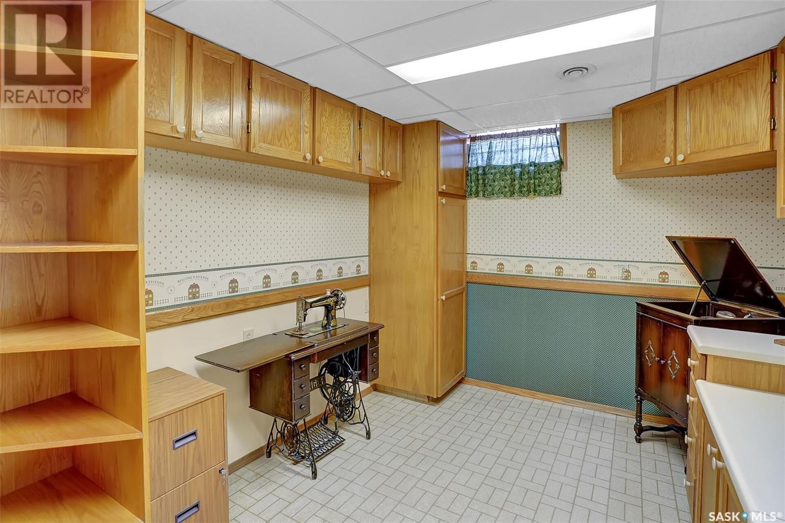 Single Family House 2 Level for Sale in  Selkirk CRESCENT Regina 