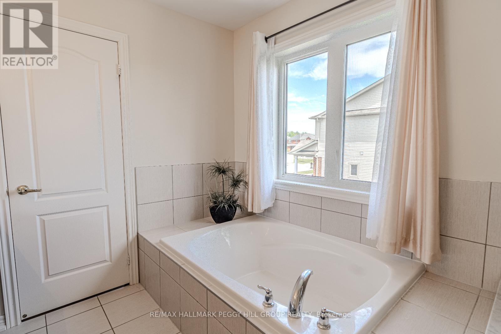Photo 2 of 25 Mandley Street, Essa ON