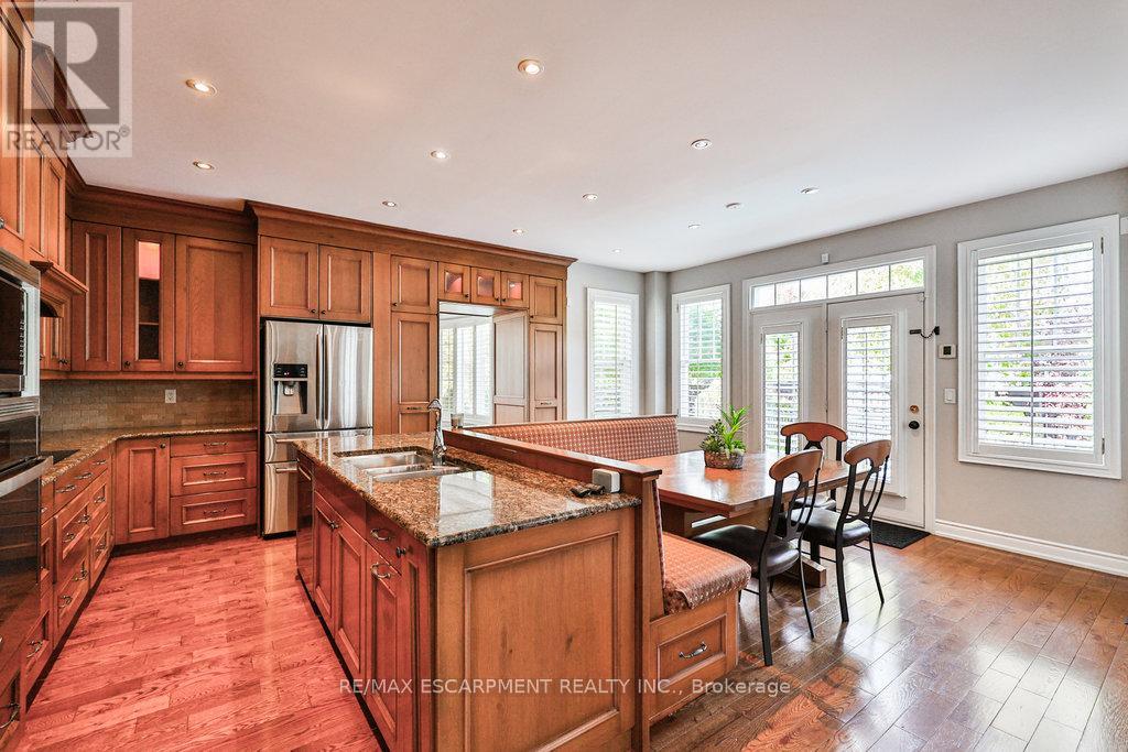 Photo 14 of 597 Hancock Way, Mississauga ON