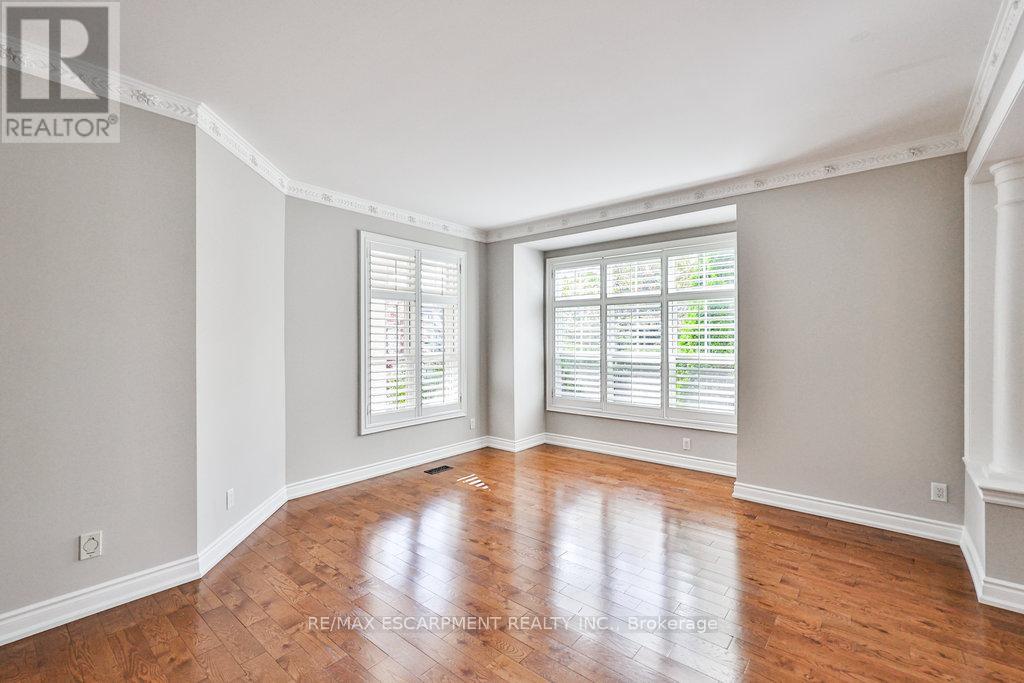 Photo 9 of 597 Hancock Way, Mississauga ON