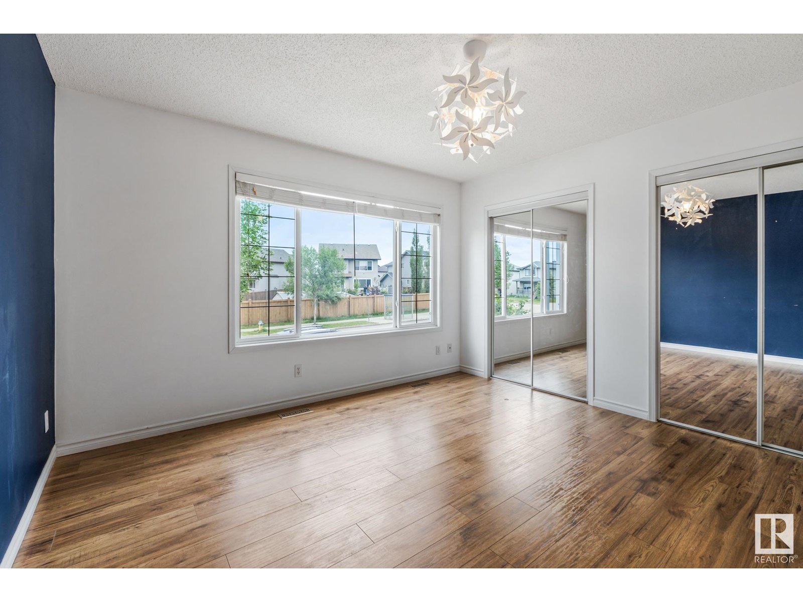 Photo 2 of 359 Brintnell Bv Nw, Edmonton AB