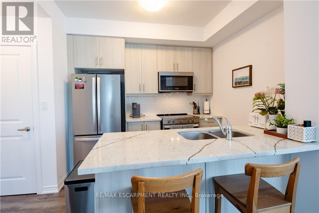 Photo 10 of 333 10 Mallard Trail, Hamilton ON