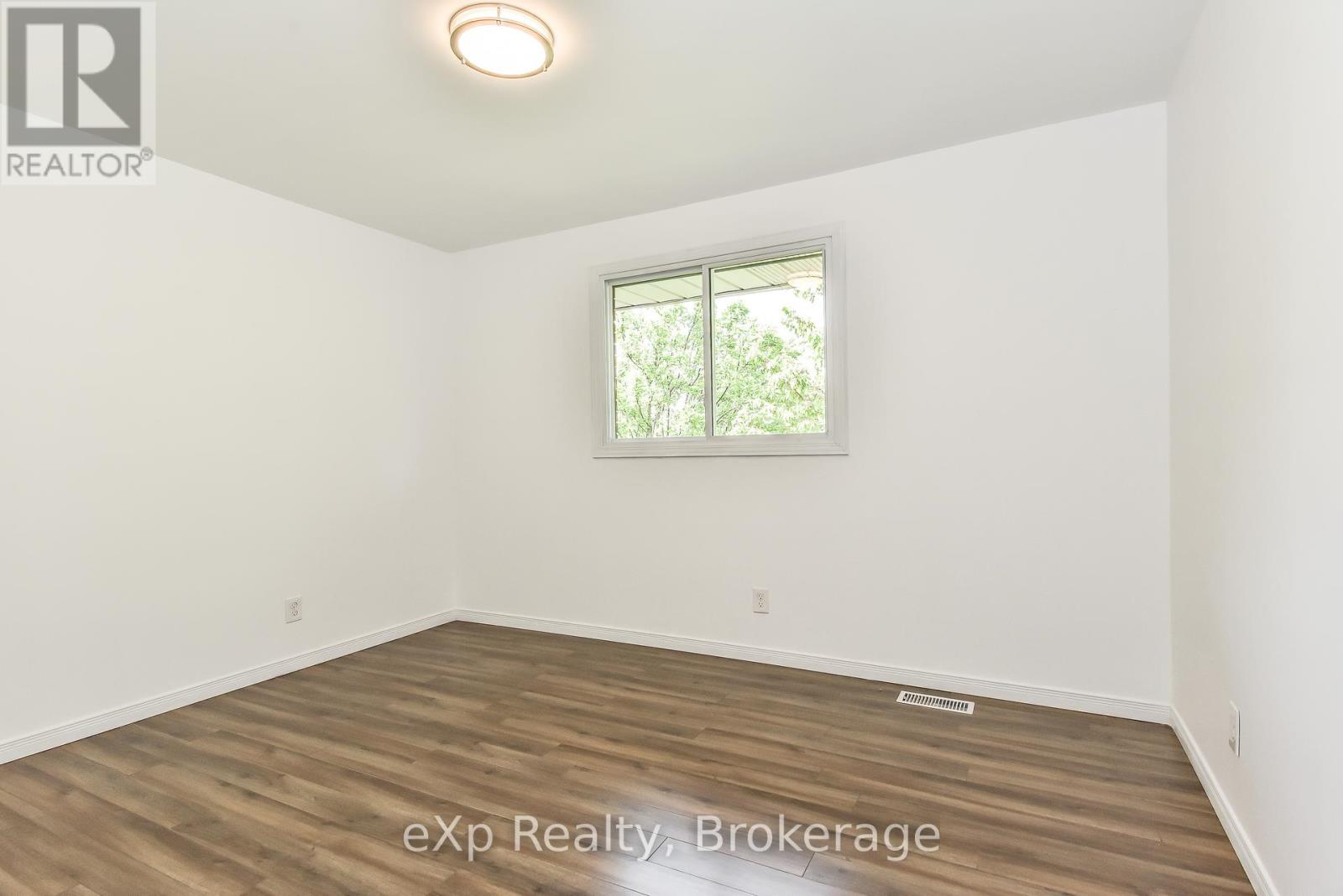 Photo 15 of 373 Hillcrest Road, Cambridge ON