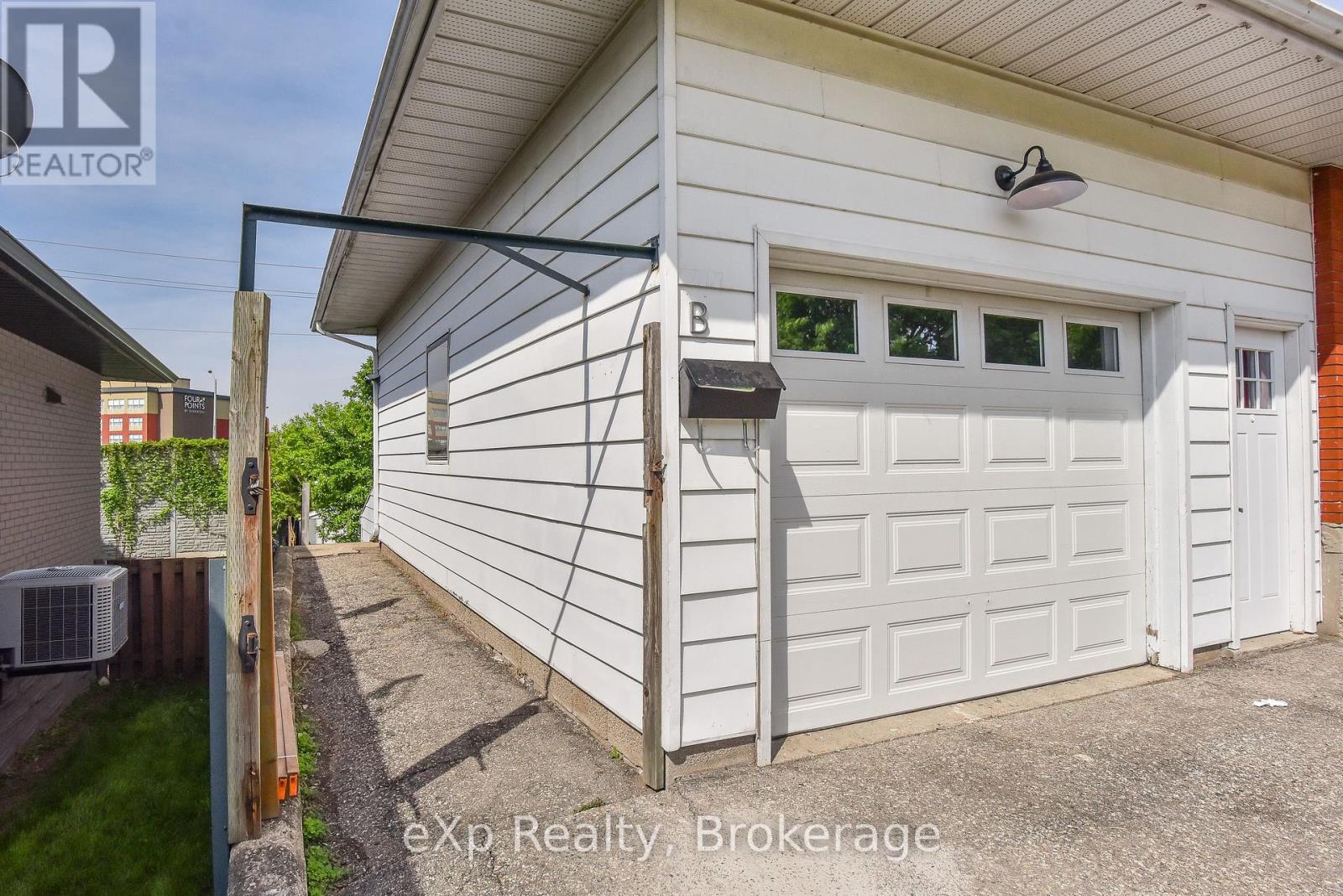 Photo 27 of 373 Hillcrest Road, Cambridge ON