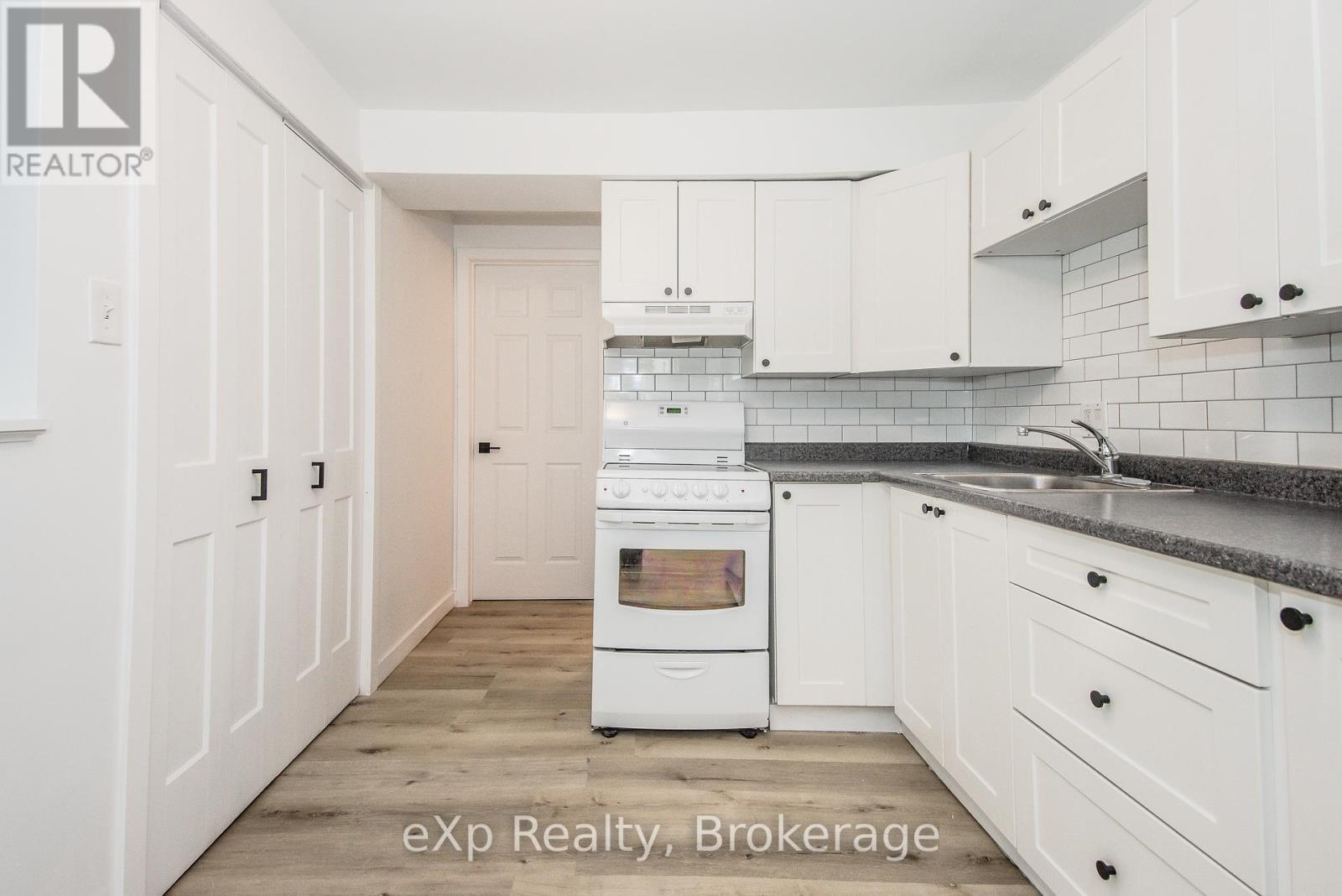 Photo 29 of 373 Hillcrest Road, Cambridge ON