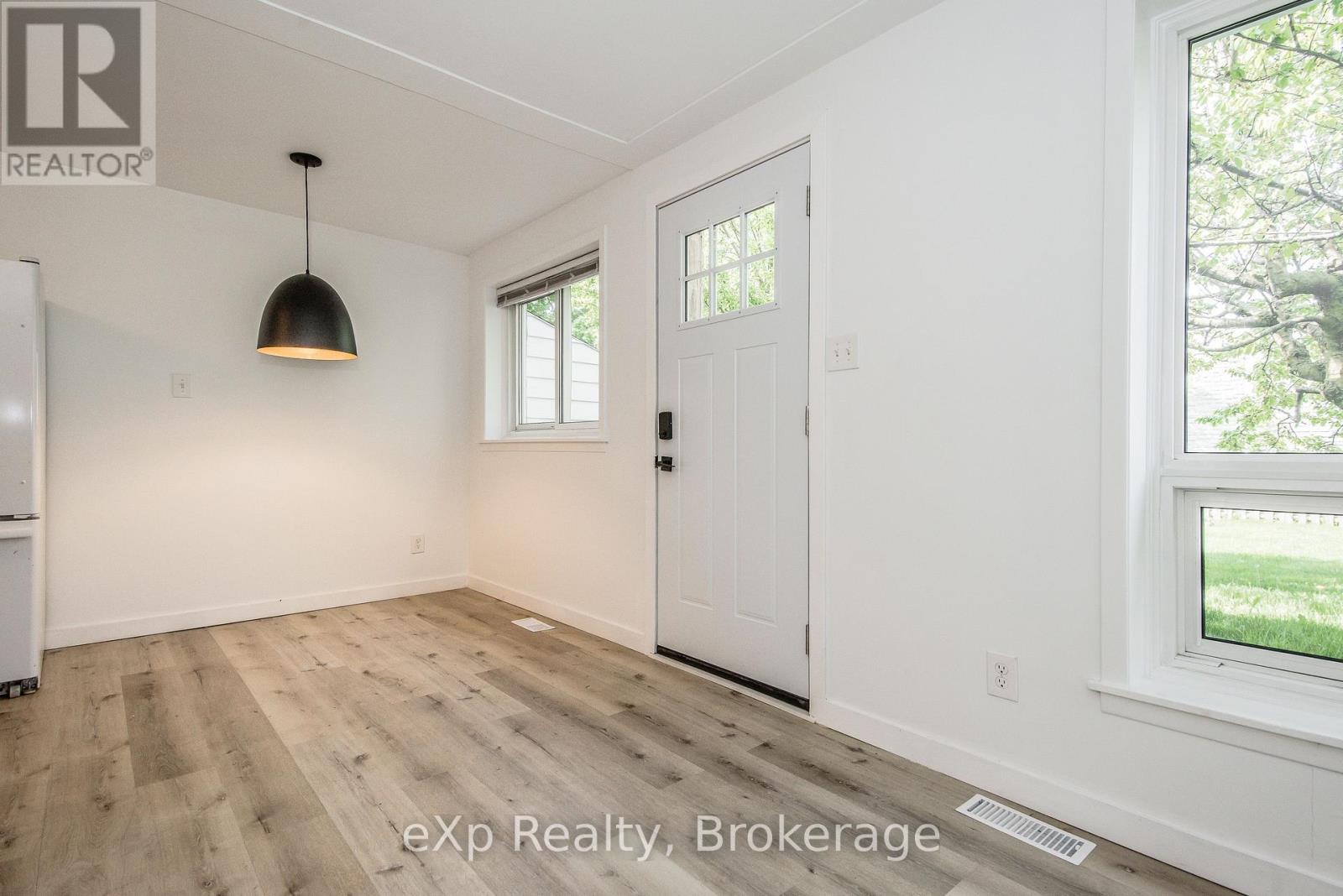 Photo 31 of 373 Hillcrest Road, Cambridge ON