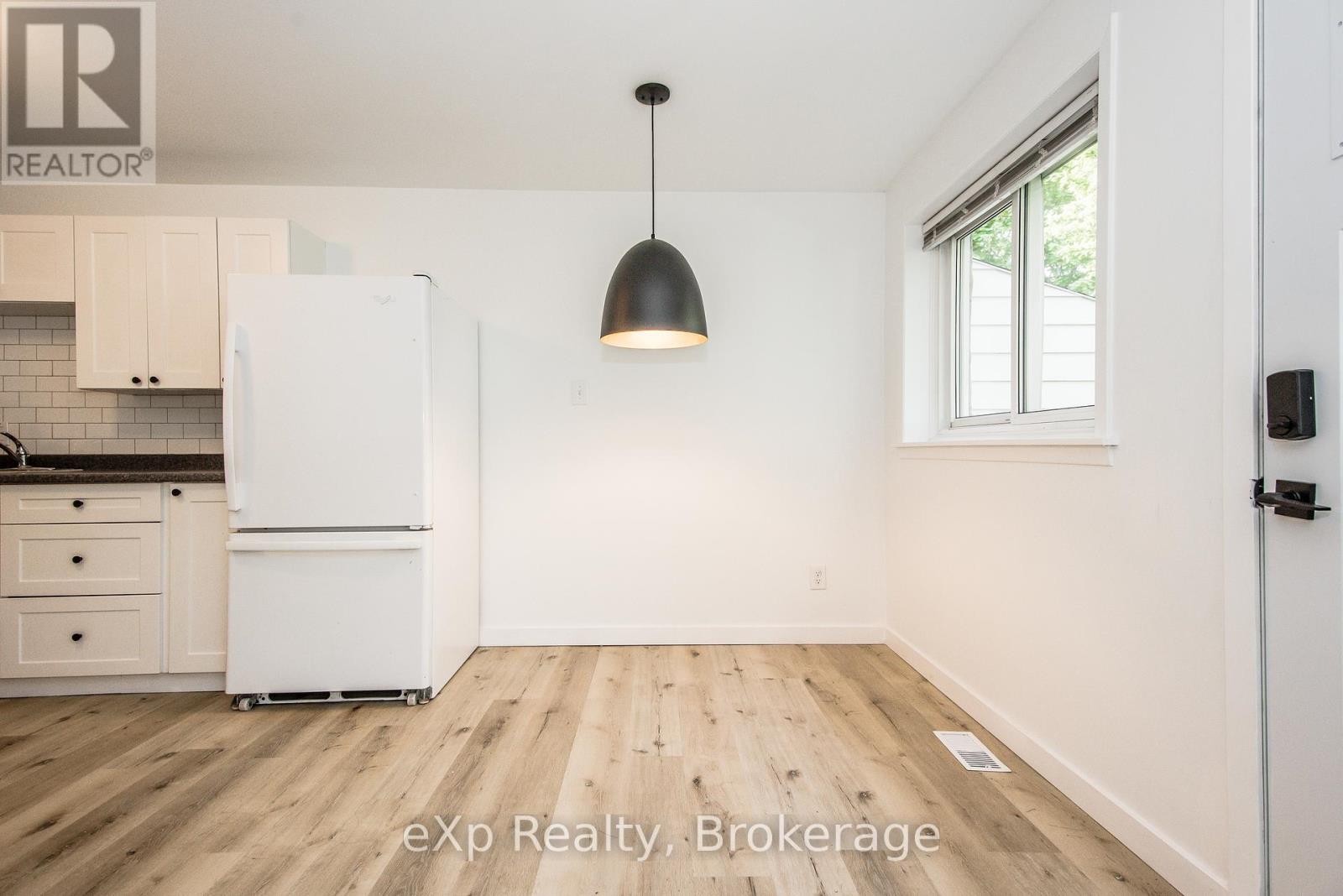 Photo 32 of 373 Hillcrest Road, Cambridge ON