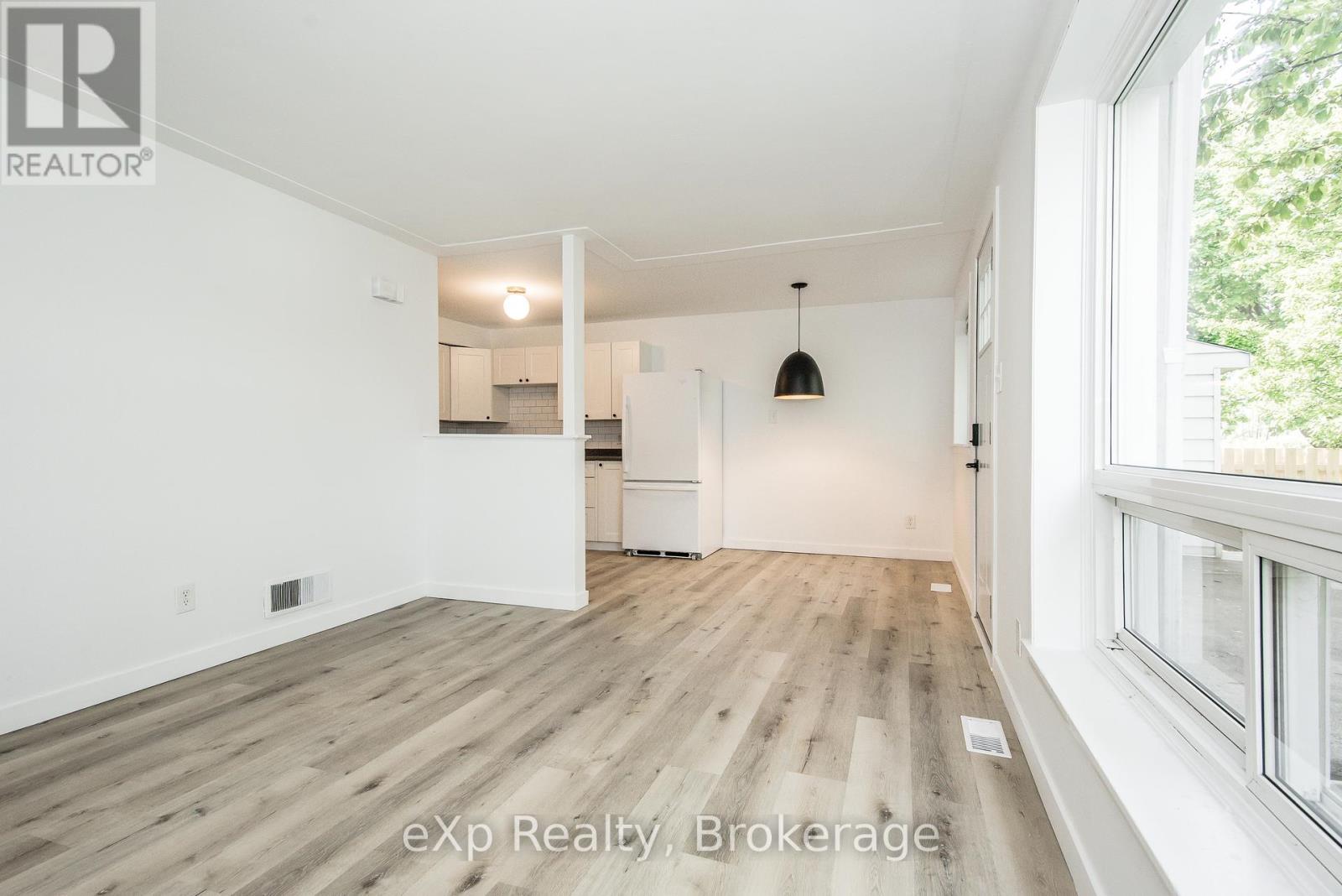 Photo 33 of 373 Hillcrest Road, Cambridge ON