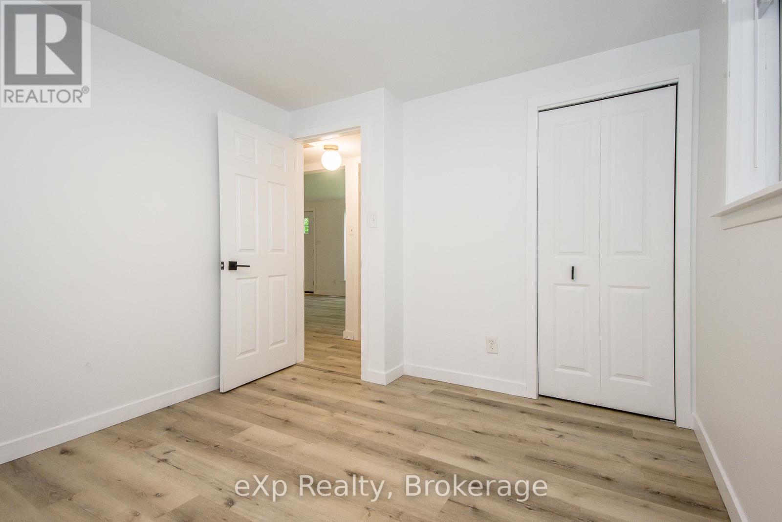 Photo 37 of 373 Hillcrest Road, Cambridge ON