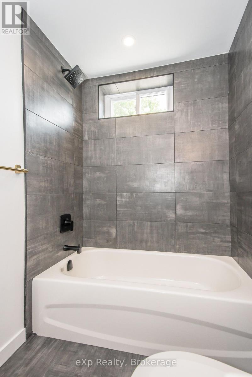 Photo 40 of 373 Hillcrest Road, Cambridge ON