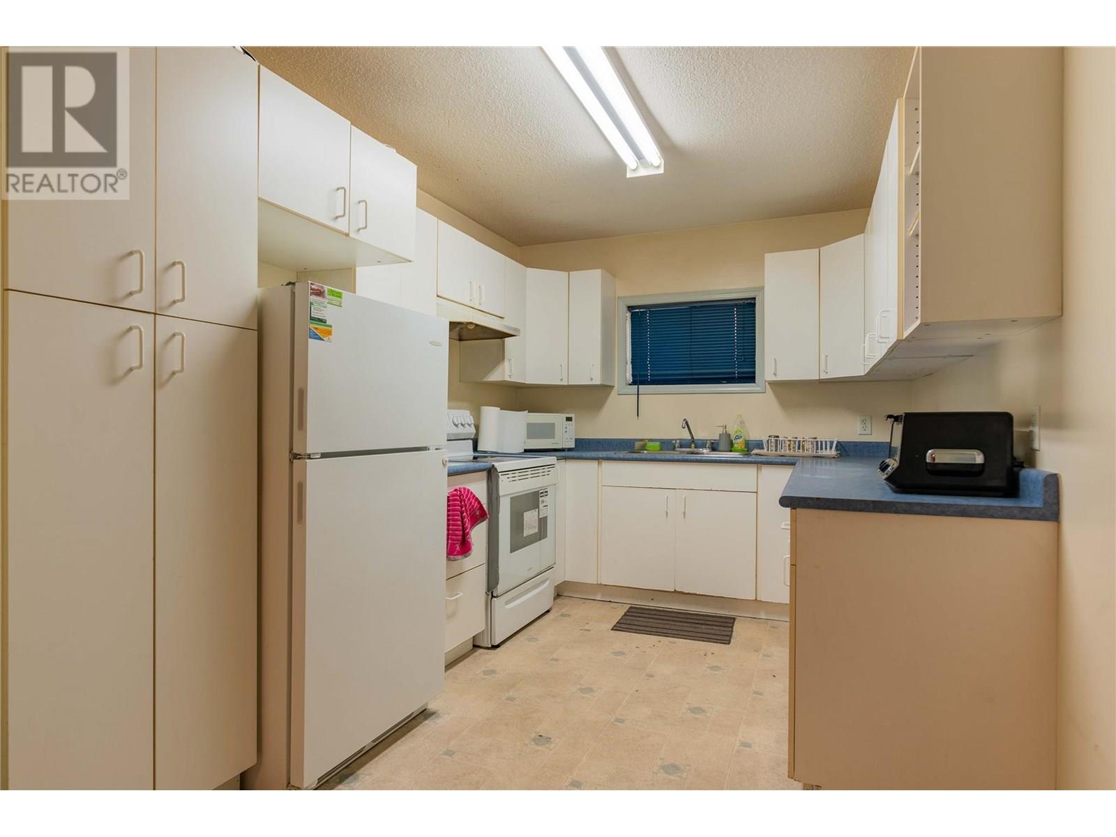 Photo 18 of 1410 Bay Avenue, Trail BC