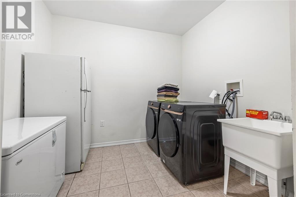 Photo 17 of 20 Gillespie Drive, Brantford ON
