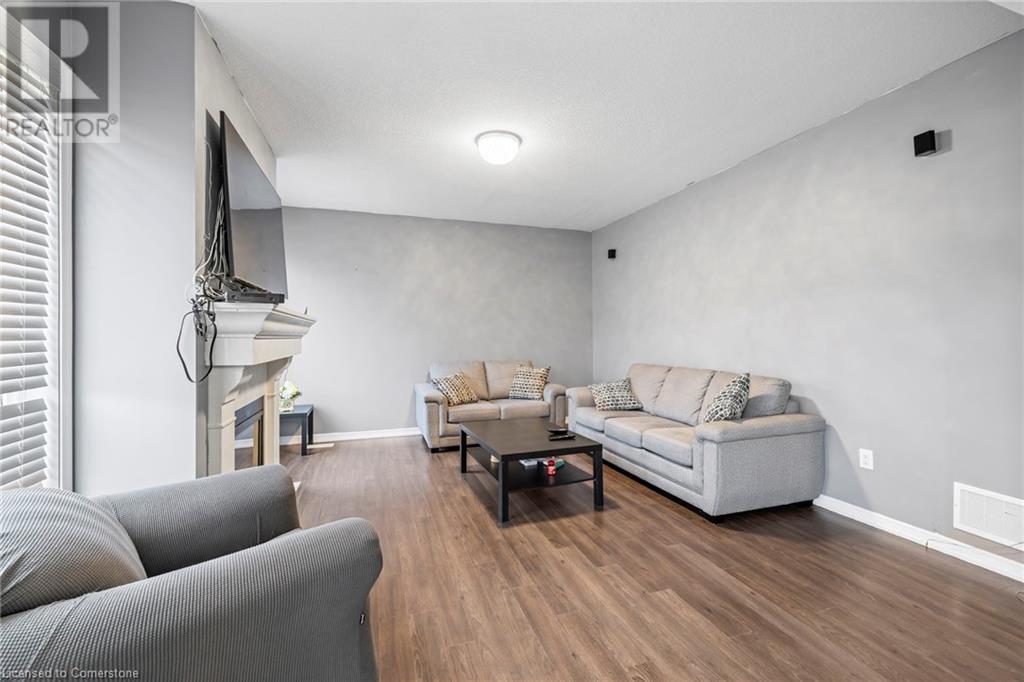 Photo 7 of 20 Gillespie Drive, Brantford ON
