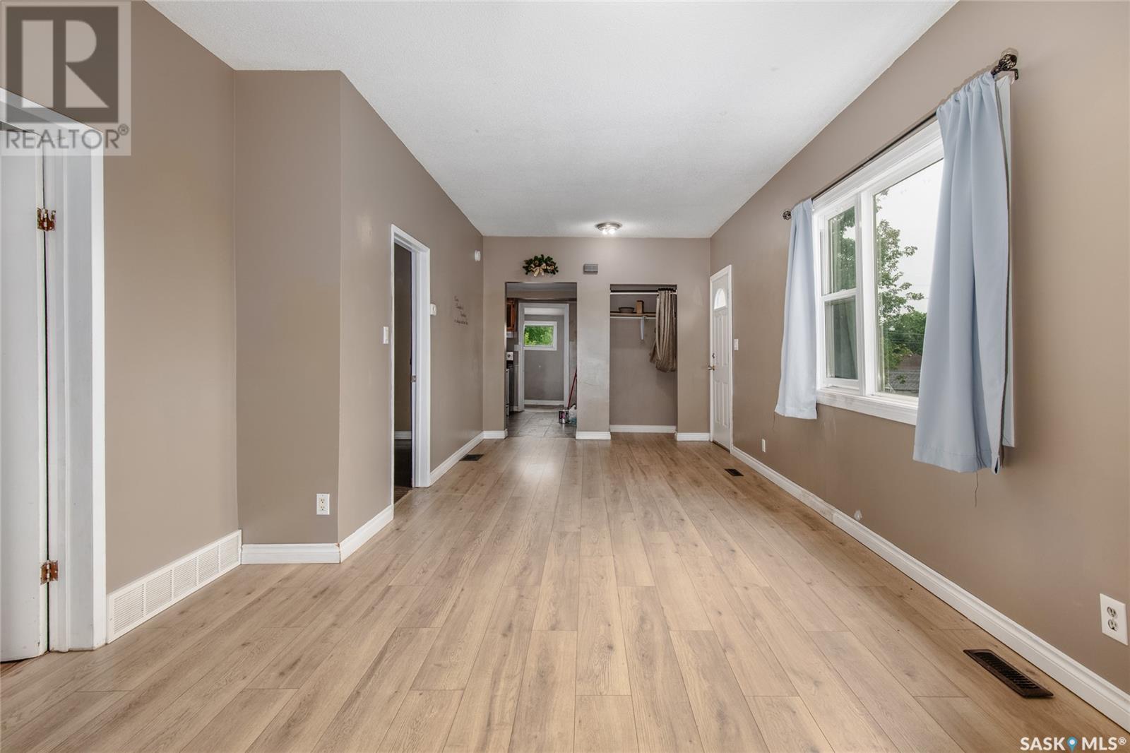 Photo 11 of 1103 4th Avenue Ne, Moose Jaw SK