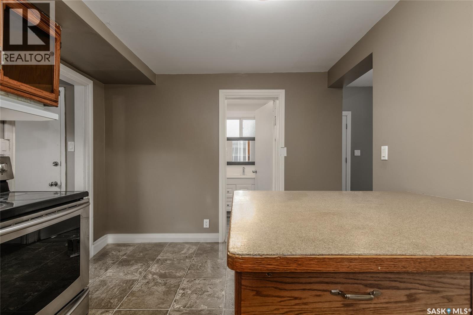 Photo 19 of 1103 4th Avenue Ne, Moose Jaw SK
