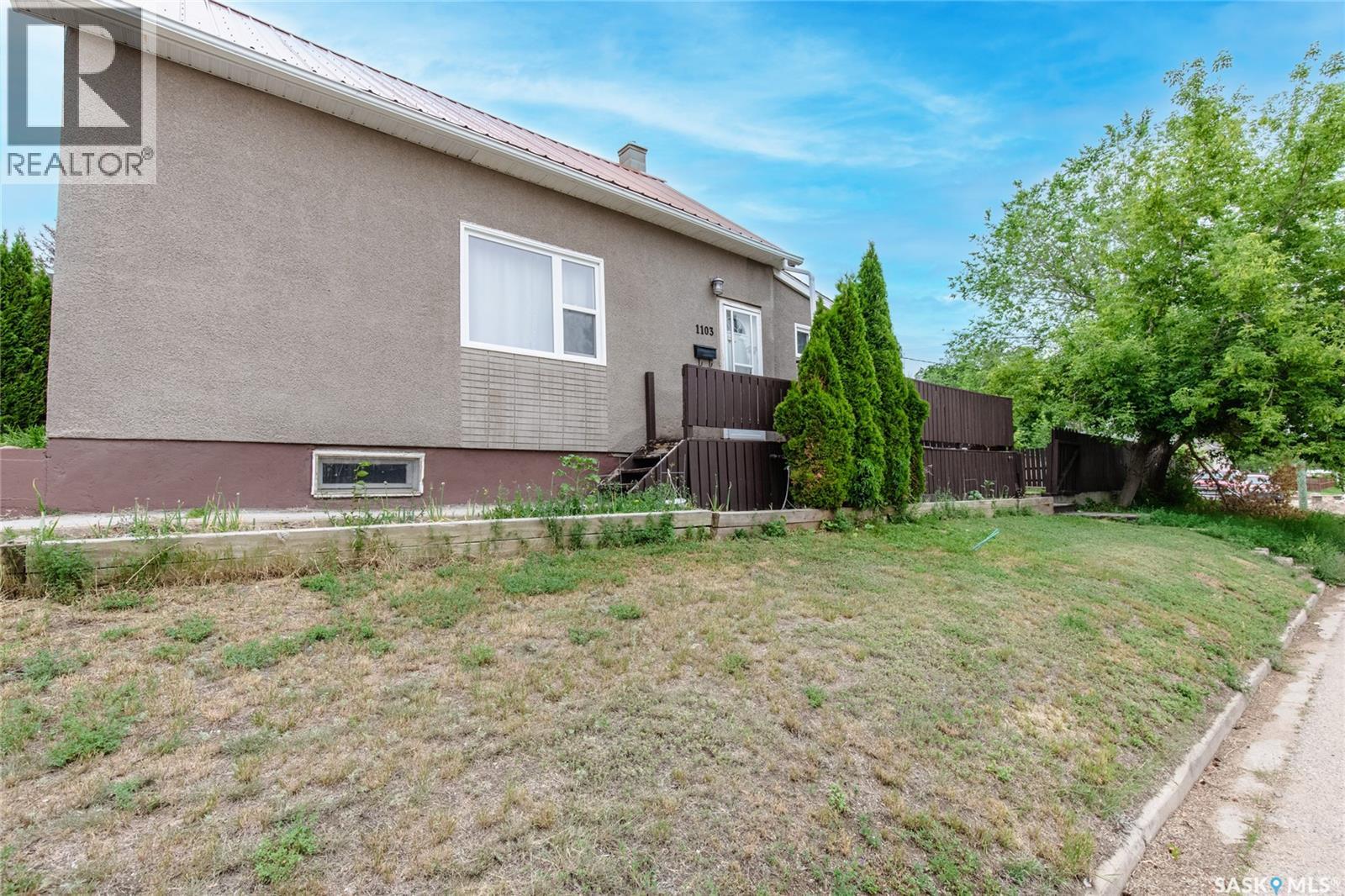 Photo 3 of 1103 4th Avenue Ne, Moose Jaw SK