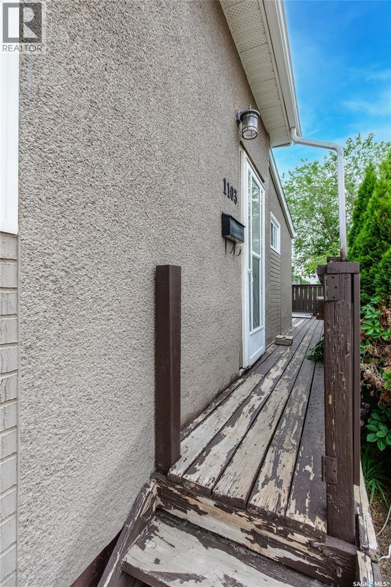 Photo 6 of 1103 4th Avenue Ne, Moose Jaw SK