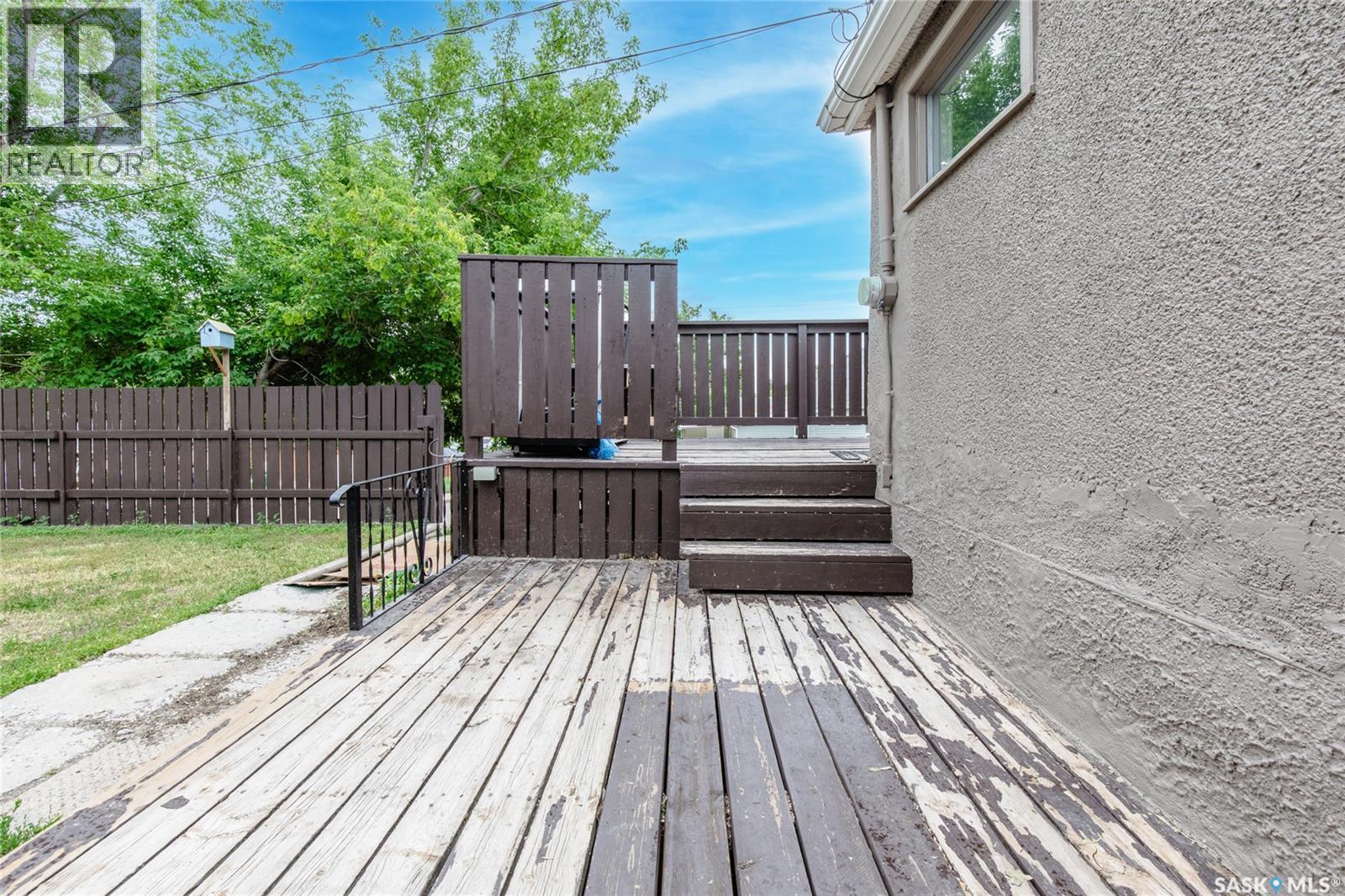Photo 4 of 1103 4th Avenue Ne, Moose Jaw SK