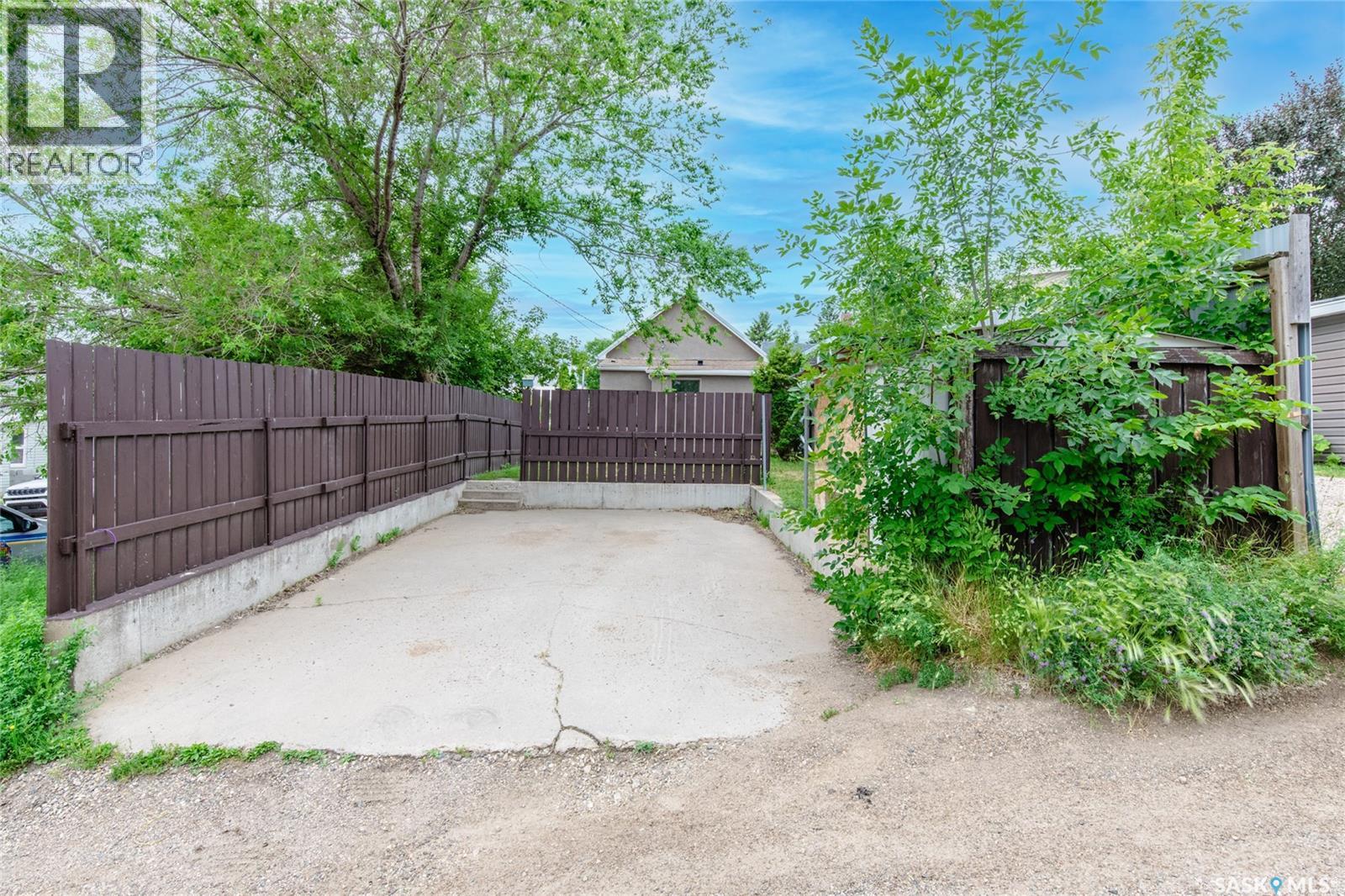 Photo 33 of 1103 4th Avenue Ne, Moose Jaw SK