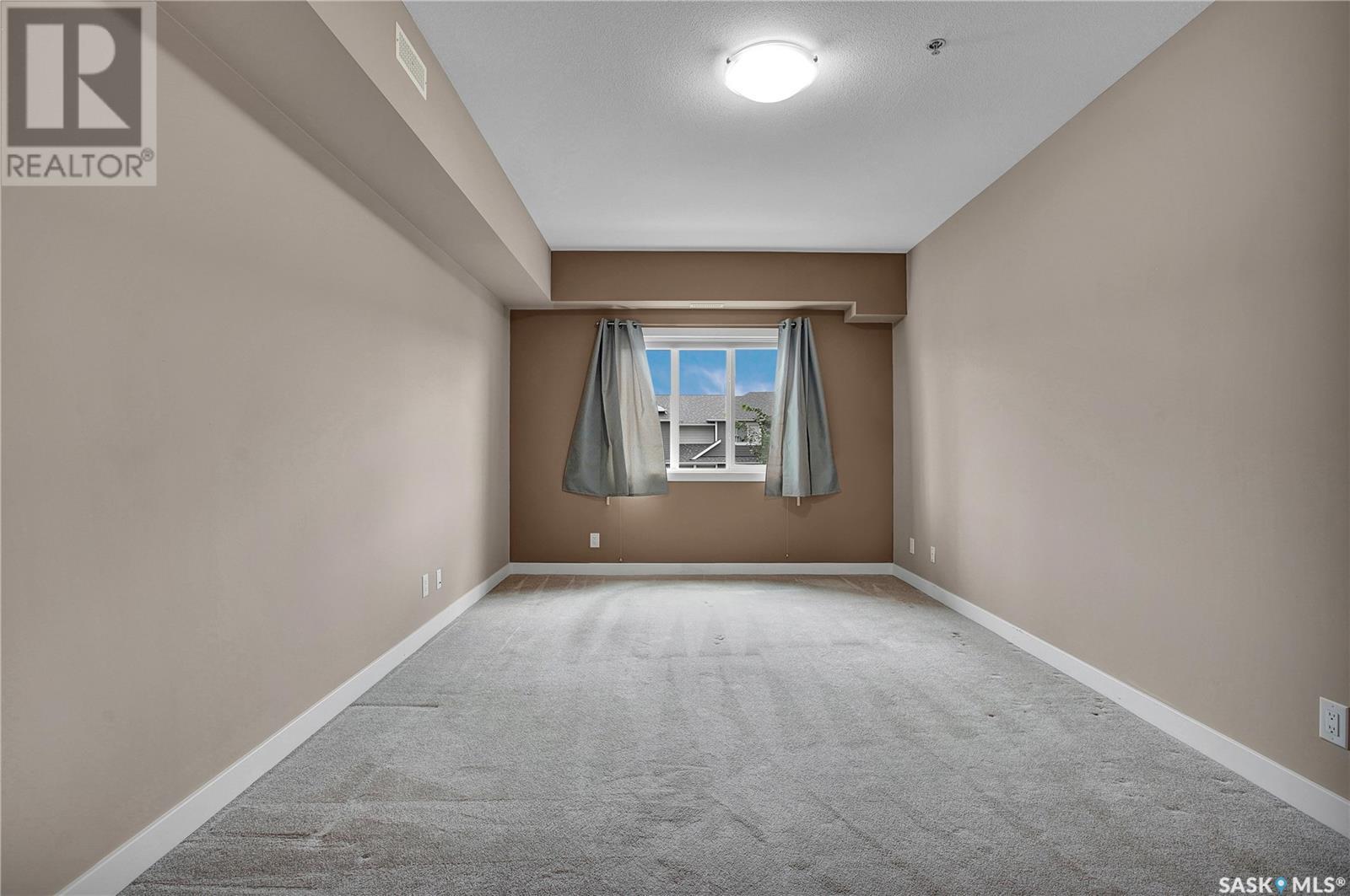 Photo 11 of 215 110 Hampton Circle, Saskatoon SK