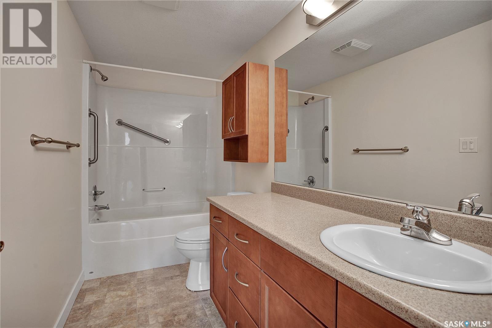 Photo 8 of 215 110 Hampton Circle, Saskatoon SK