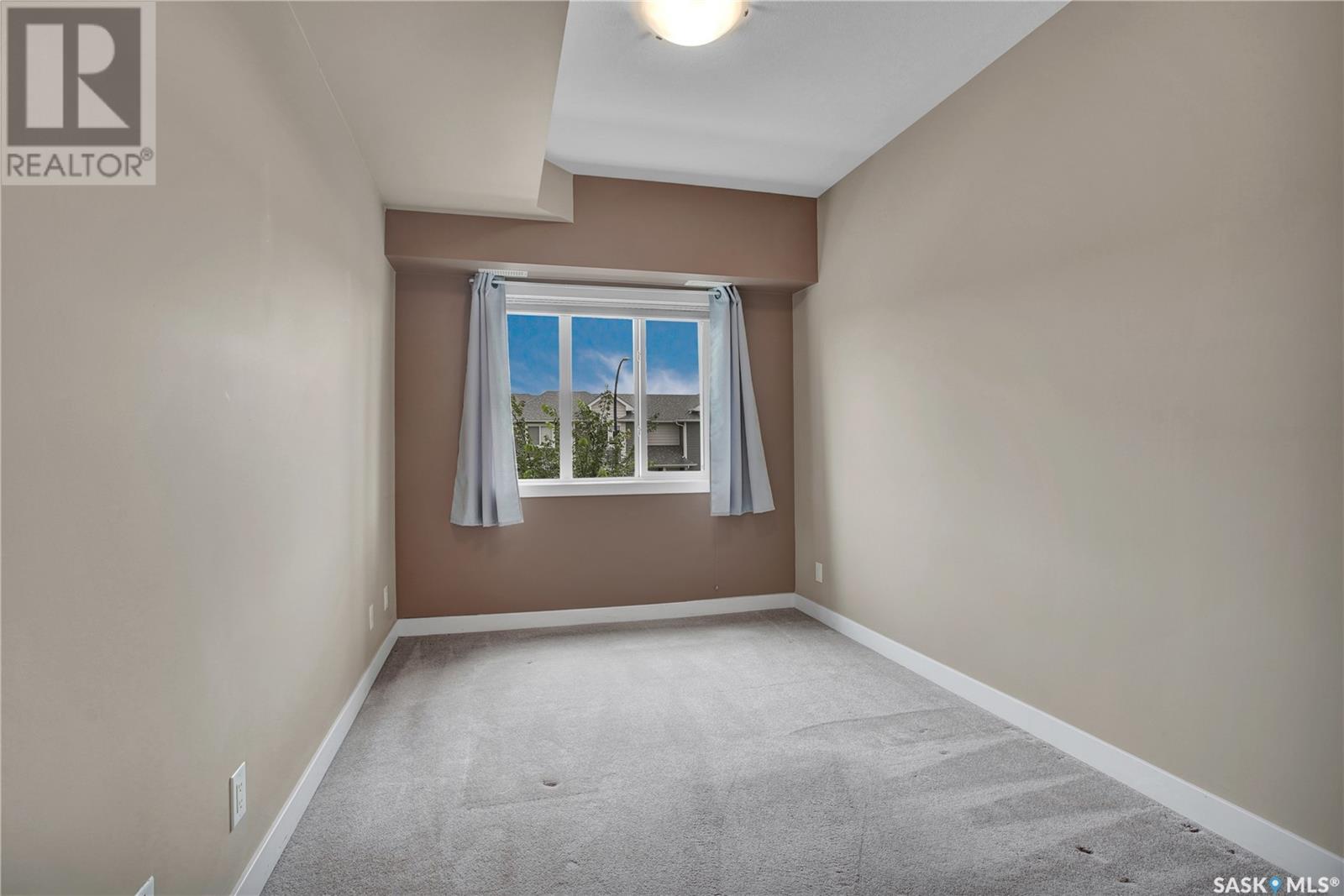 Photo 9 of 215 110 Hampton Circle, Saskatoon SK