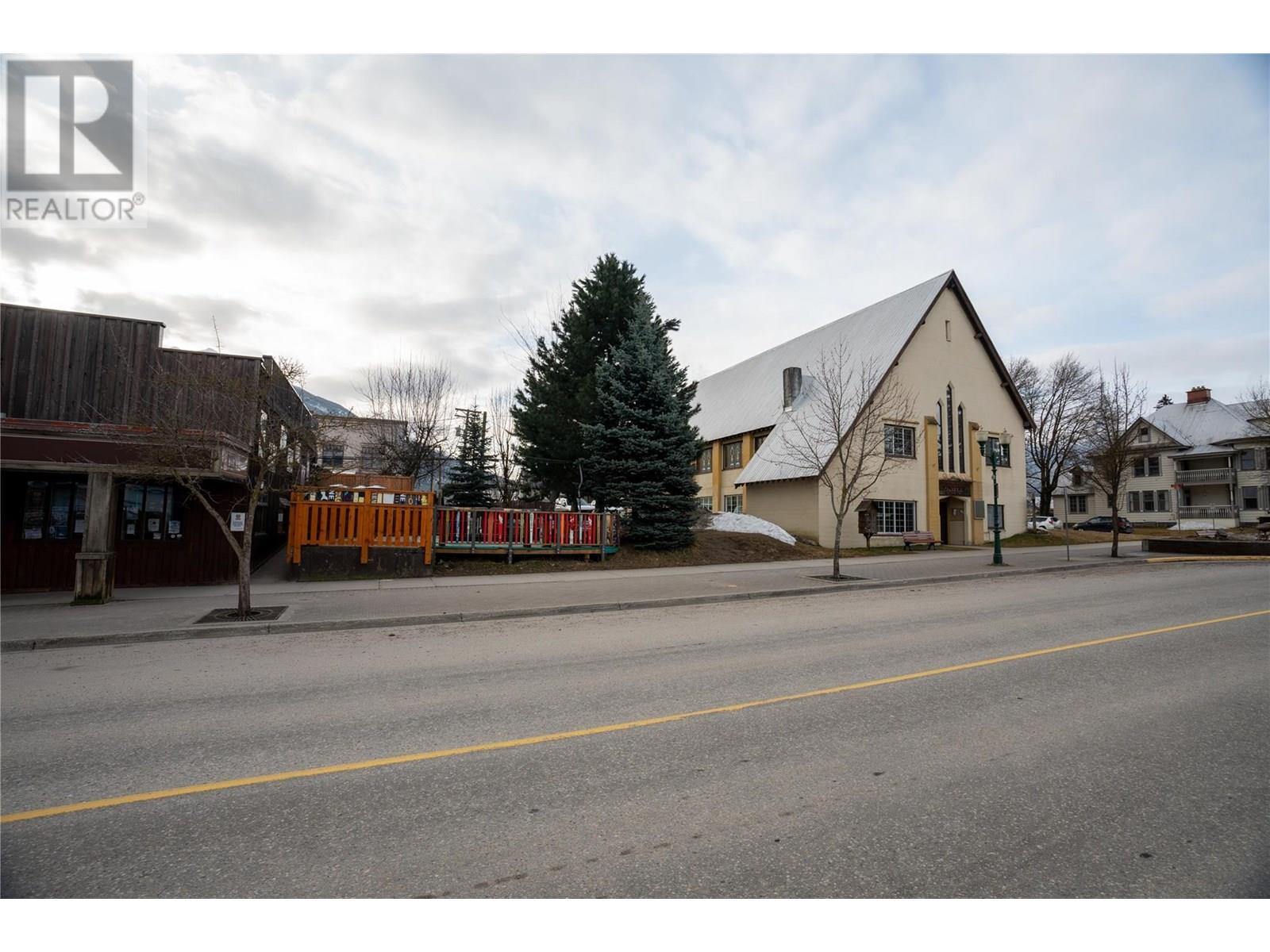 310 Mackenzie Avenue, Revelstoke