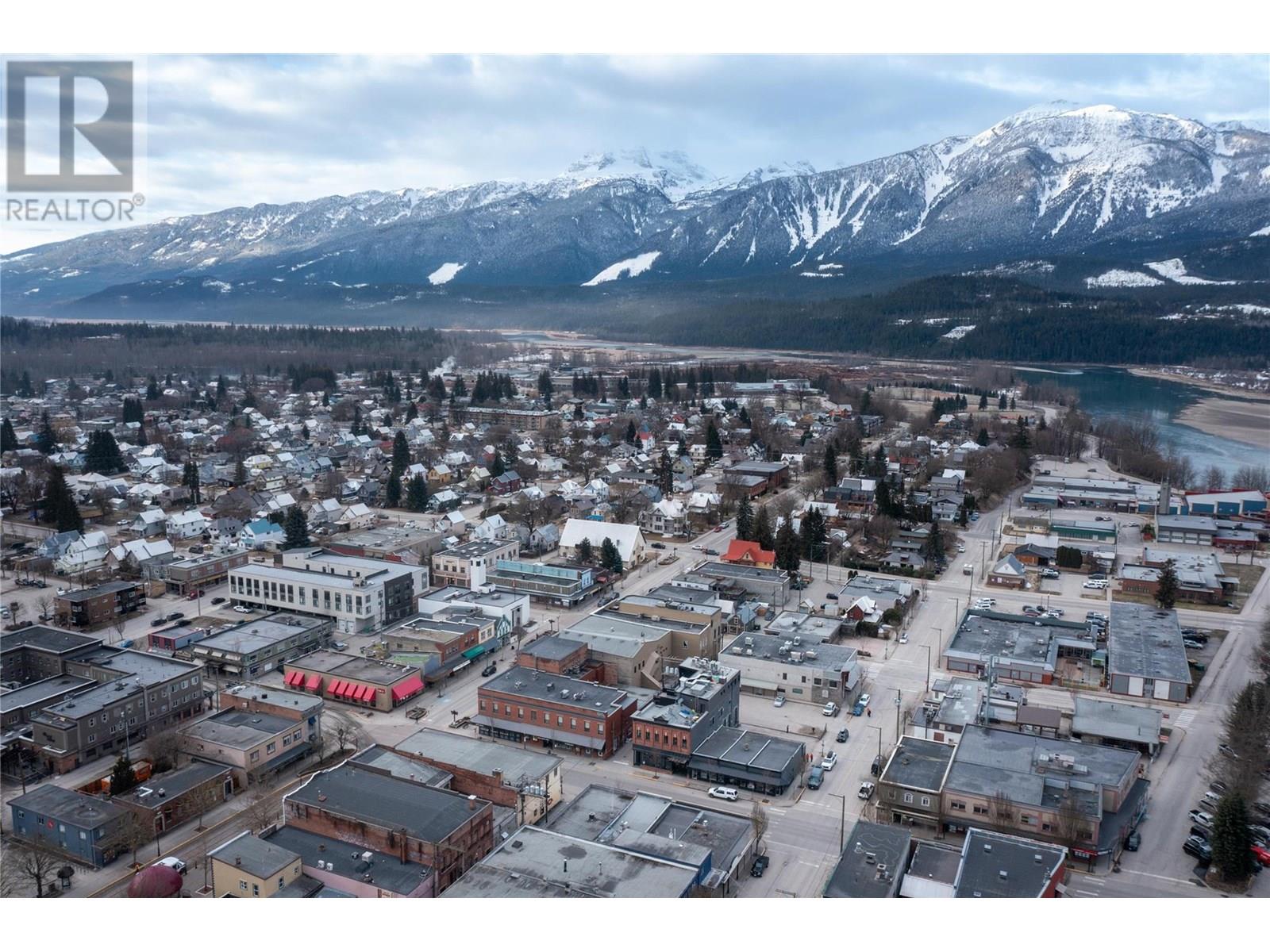 310 Mackenzie Avenue, Revelstoke
