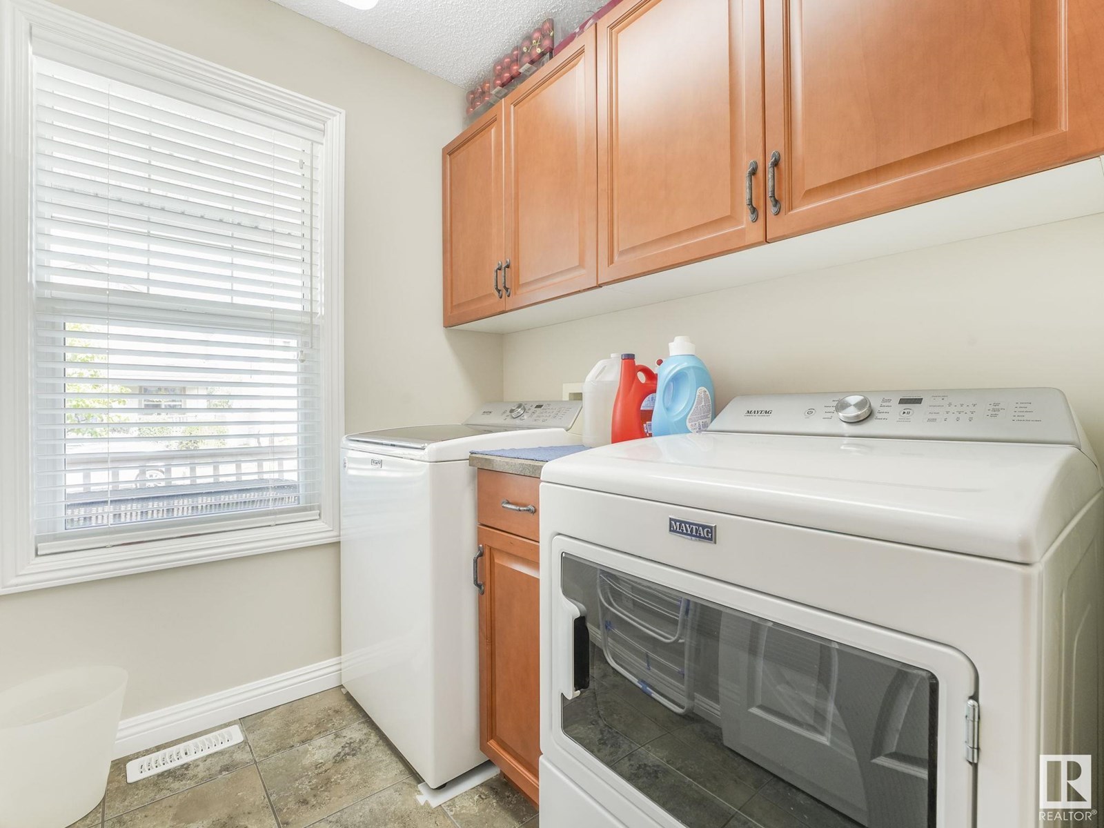 Photo 5 of 1615 Kerr Rd Nw, Edmonton AB