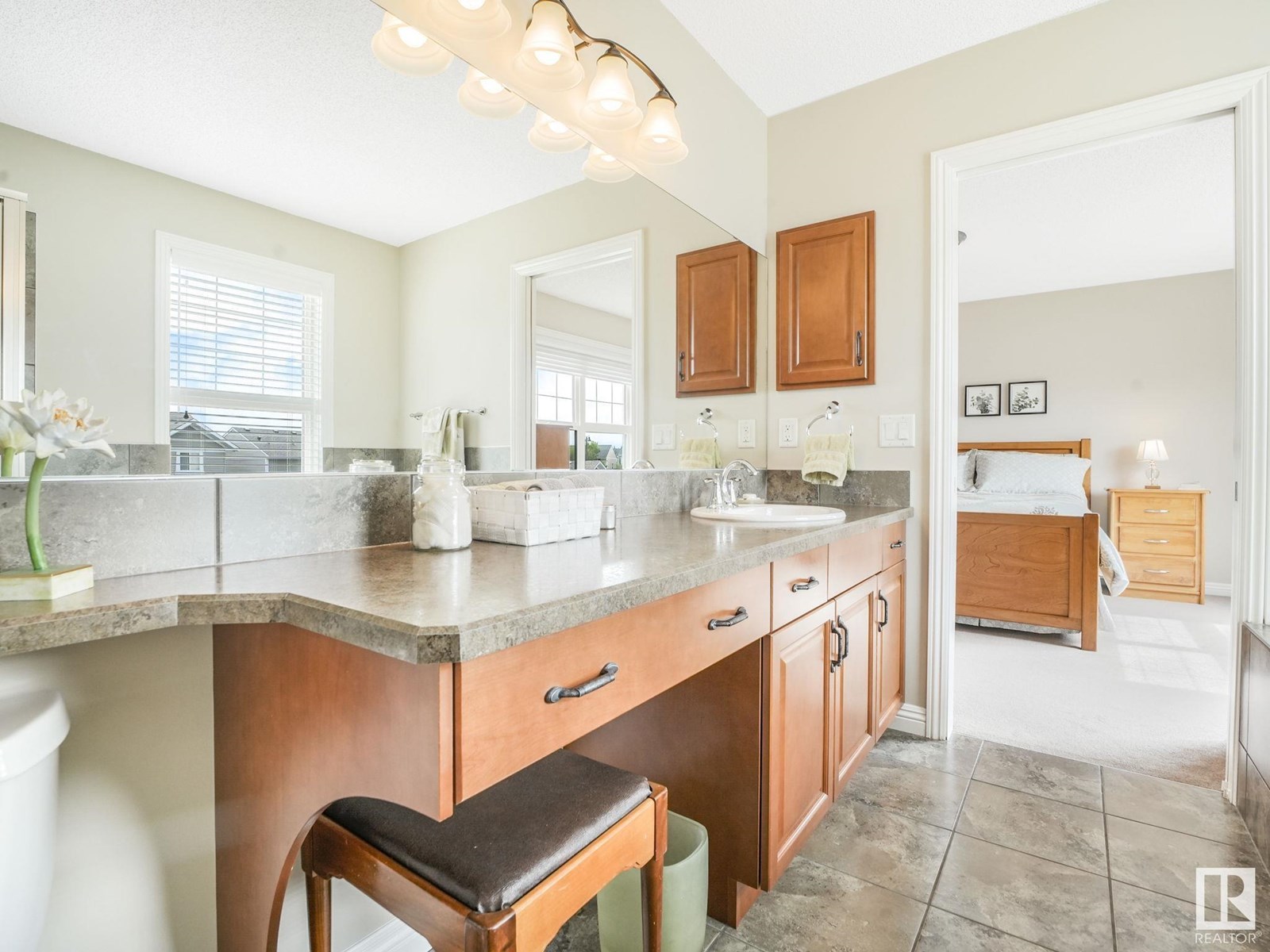 Photo 1 of 1615 Kerr Rd Nw, Edmonton AB