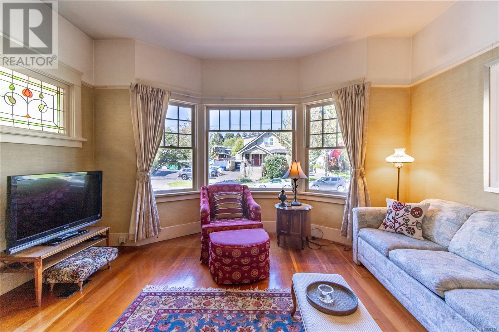 Photo 3 of 1111 Mckenzie St, Victoria BC