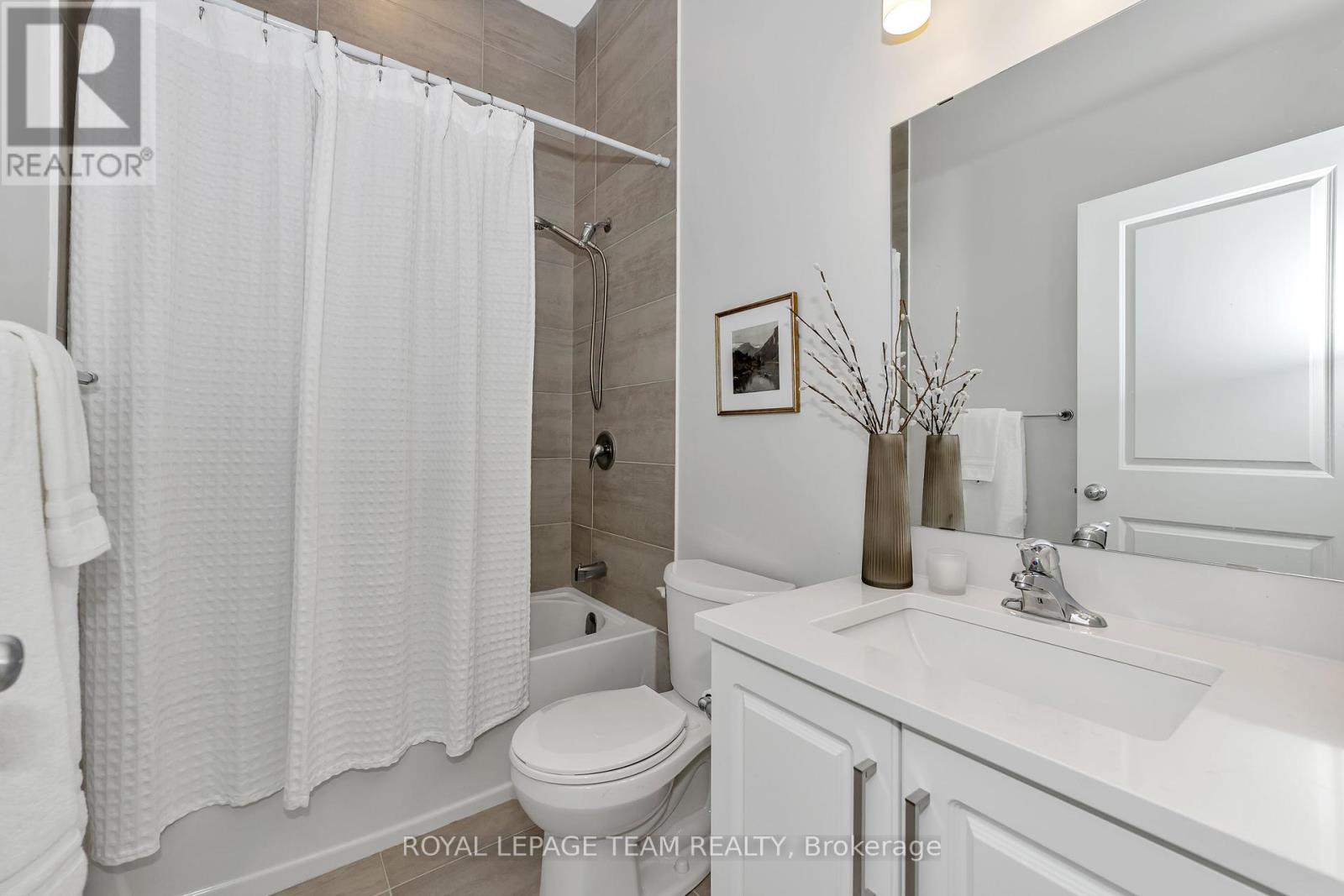 Photo 7 of 279 Ketchikan Crescent, Ottawa ON