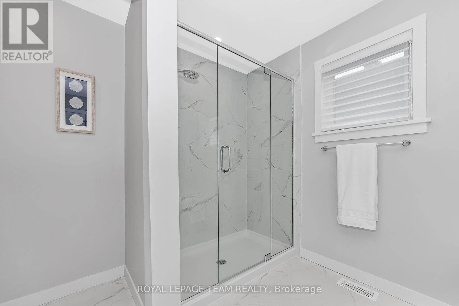Photo 8 of 279 Ketchikan Crescent, Ottawa ON