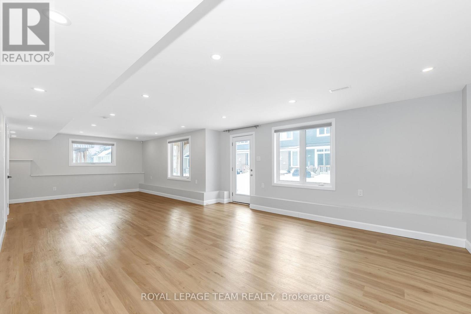 Photo 9 of 279 Ketchikan Crescent, Ottawa ON