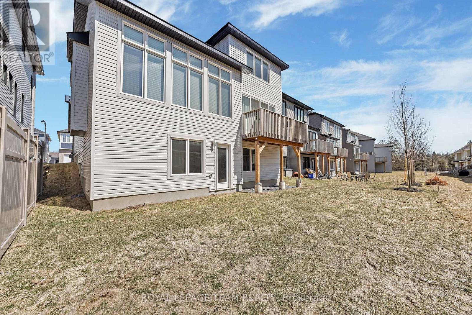 Photo 17 of 279 Ketchikan Crescent, Ottawa ON