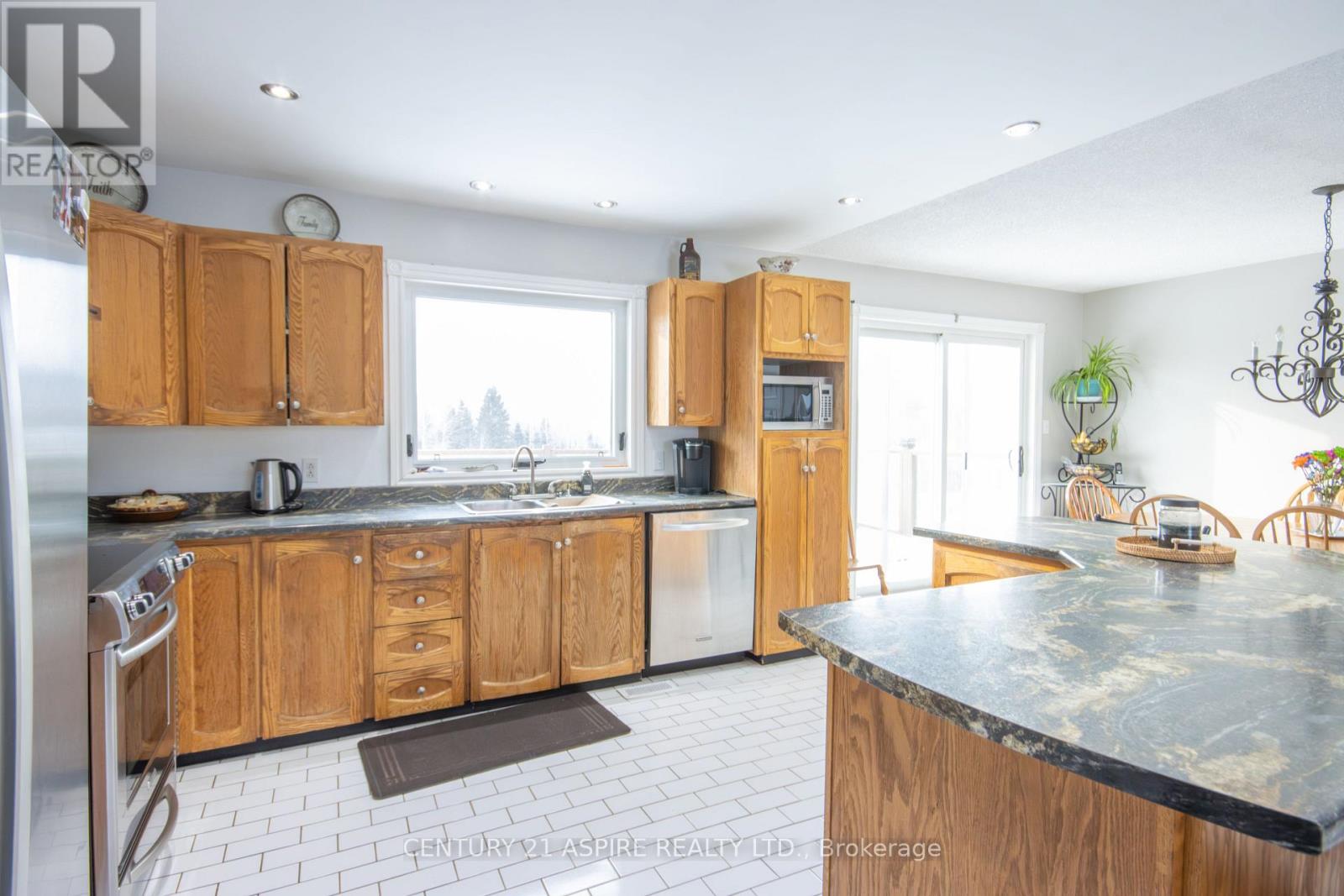 Photo 5 of 2112 Schutt Road, Brudenell Lyndoch And Raglan ON
