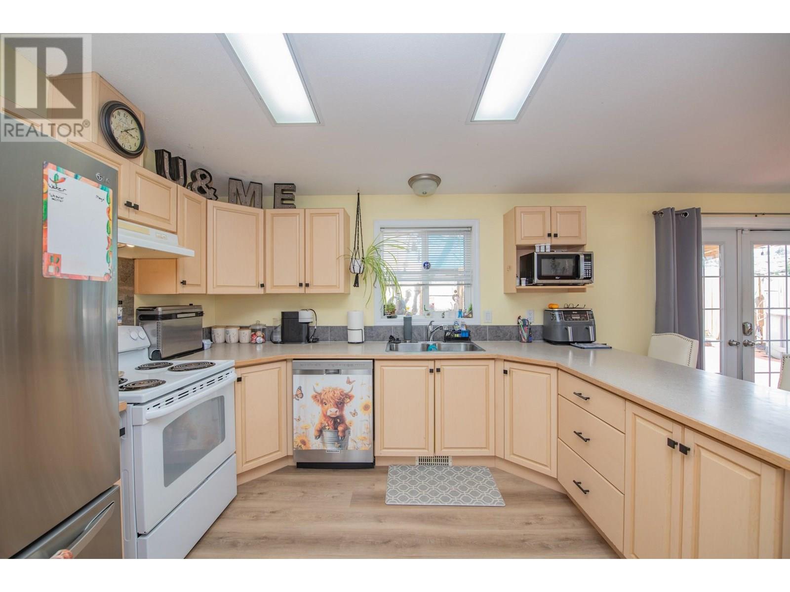 Photo 7 of 1713 15 Avenue, Vernon BC